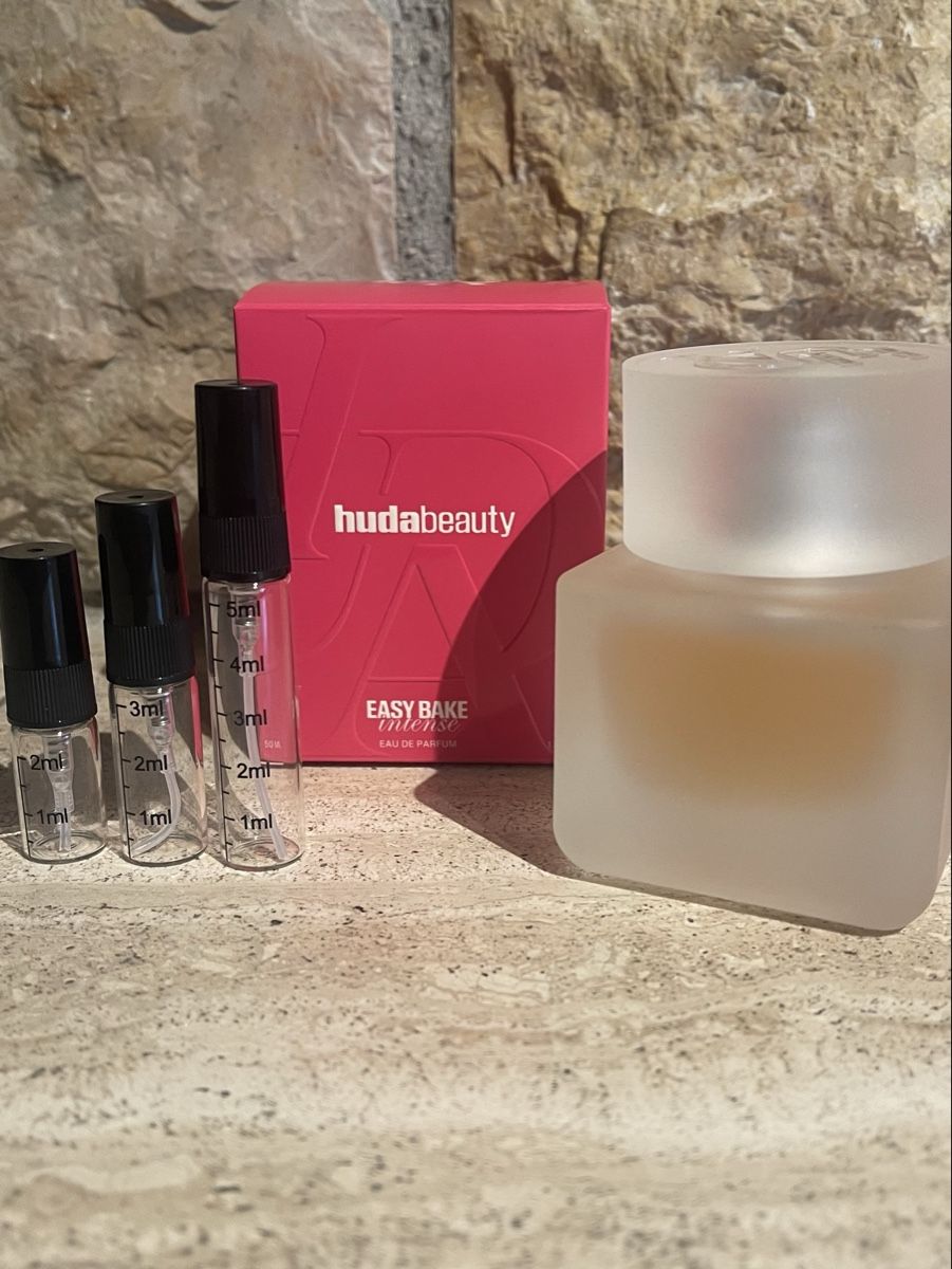 Profumi & Eau de Toilette: Huda Beauty - Easy Bake Intense, 5ml Abfüllung – Nuovo (secondo la descrizione) da Oberdorf BL venduto da Fiomina1