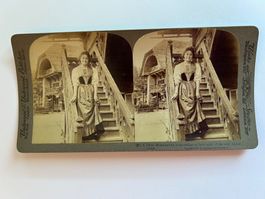 Stereo-Karte 1897  Schweizerhaus mit Besitzerin