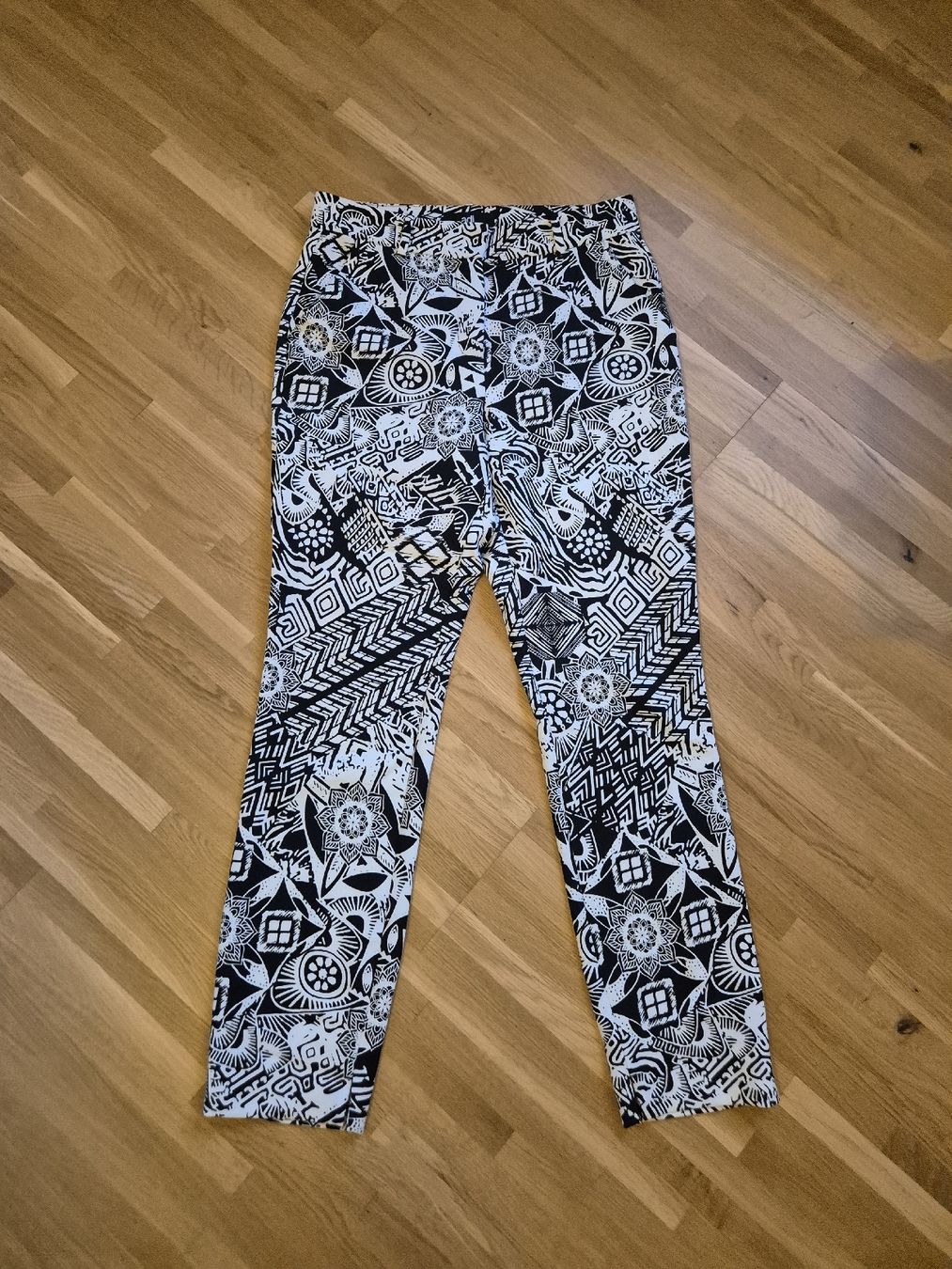 Hosen: Pantalon à motifs  – Neu (gemäss Beschreibung) aus Neuchâtel von Cor4