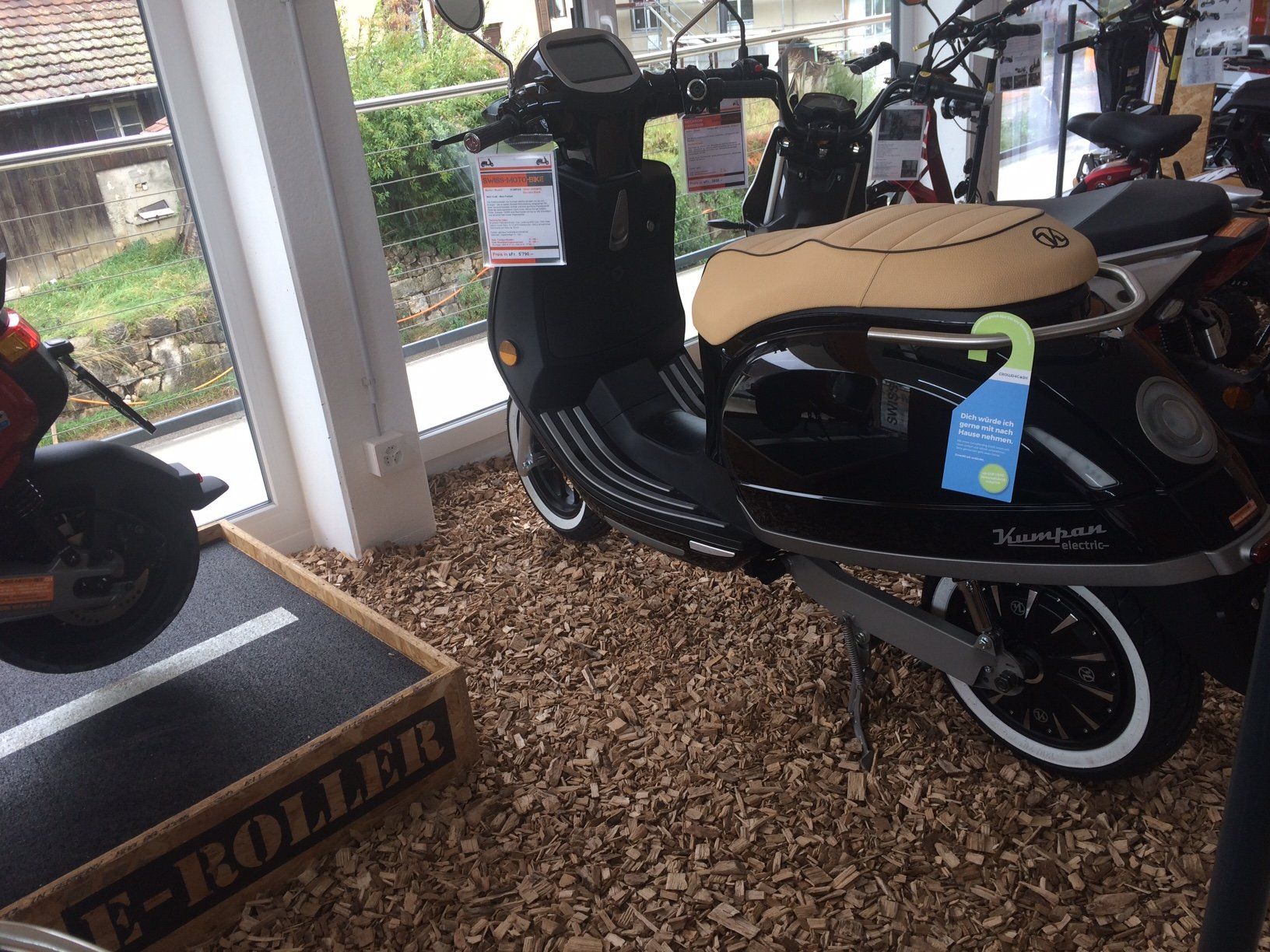 Scooter: Ausstellungsmodell E-Roller 45km/h neu mit 50% Rabatt – Usato da Seewen SO venduto da Eliane-Nora 2