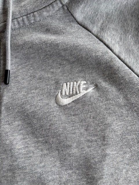 Nike Jacken: Nike Zip-Hoodie Grau, Grösse L – Gebraucht aus Hohenrain von Kiendan 3