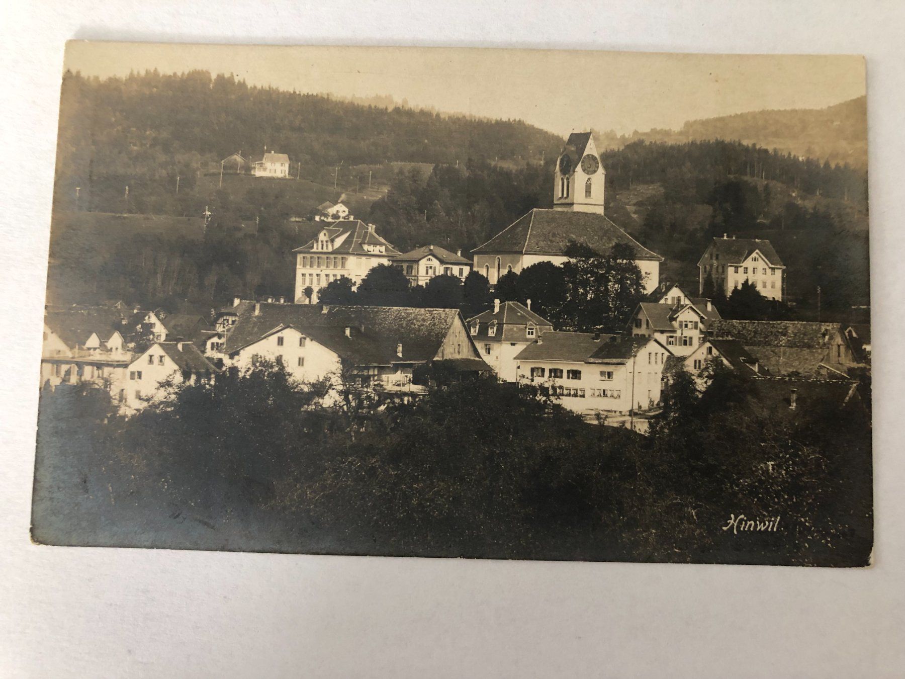 Cartoline postali: Ansichtskarte Hinwil  Verlag Konsumgenossenschaft – Usato da Pfäffikon ZH venduto da Waltoversand