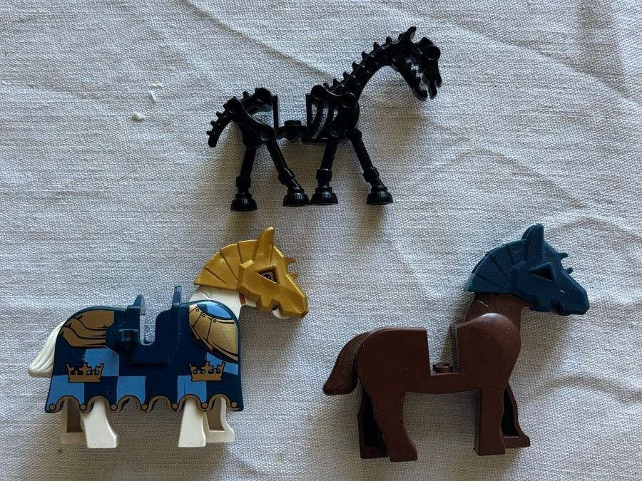 Lego Kit di costruzioni: Lego Castle Pferde Lot – Usato da Winterthur venduto da Diwolf