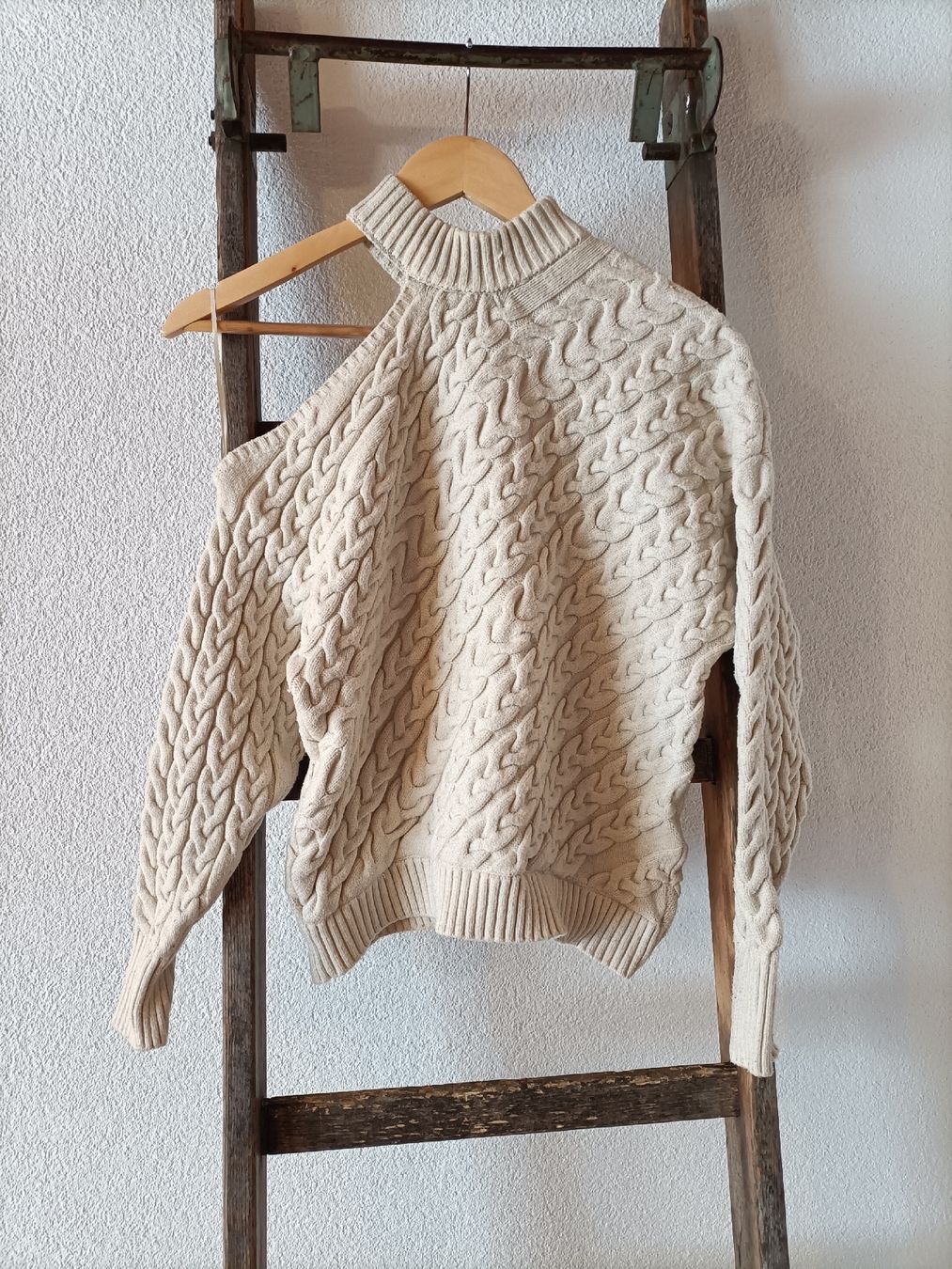 Zara Maglioni & Felpe: Strickpullover von ZARA mit Cut-Out, Gr. S Beige/ Weiss – Usato da St. Gallen venduto da jan_ccx7 1