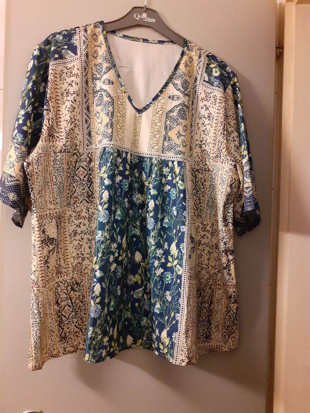 Tuniken: Tunika Damen Grösse XL Patchwork Print – Gebraucht aus Kloten von elb_9qvr