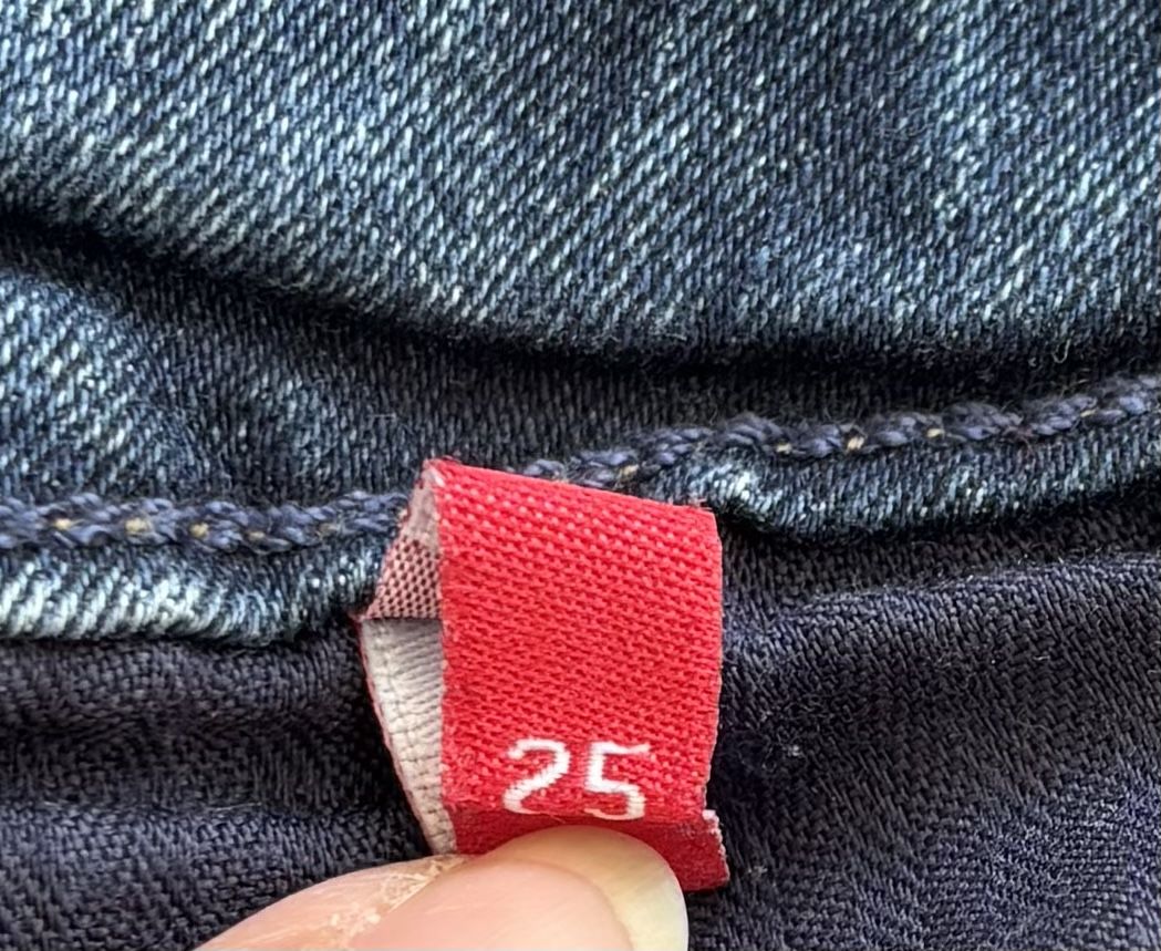 Guess Jeans: Guess Jeans blau – Usato da Sulzbach venduto da dfrey25 2