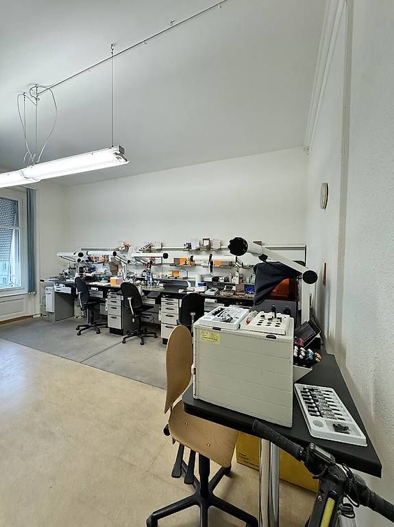 Tavoli: Dentallabor Arbeitstisch  – Usato da Köniz venduto da jov_jyb7 1