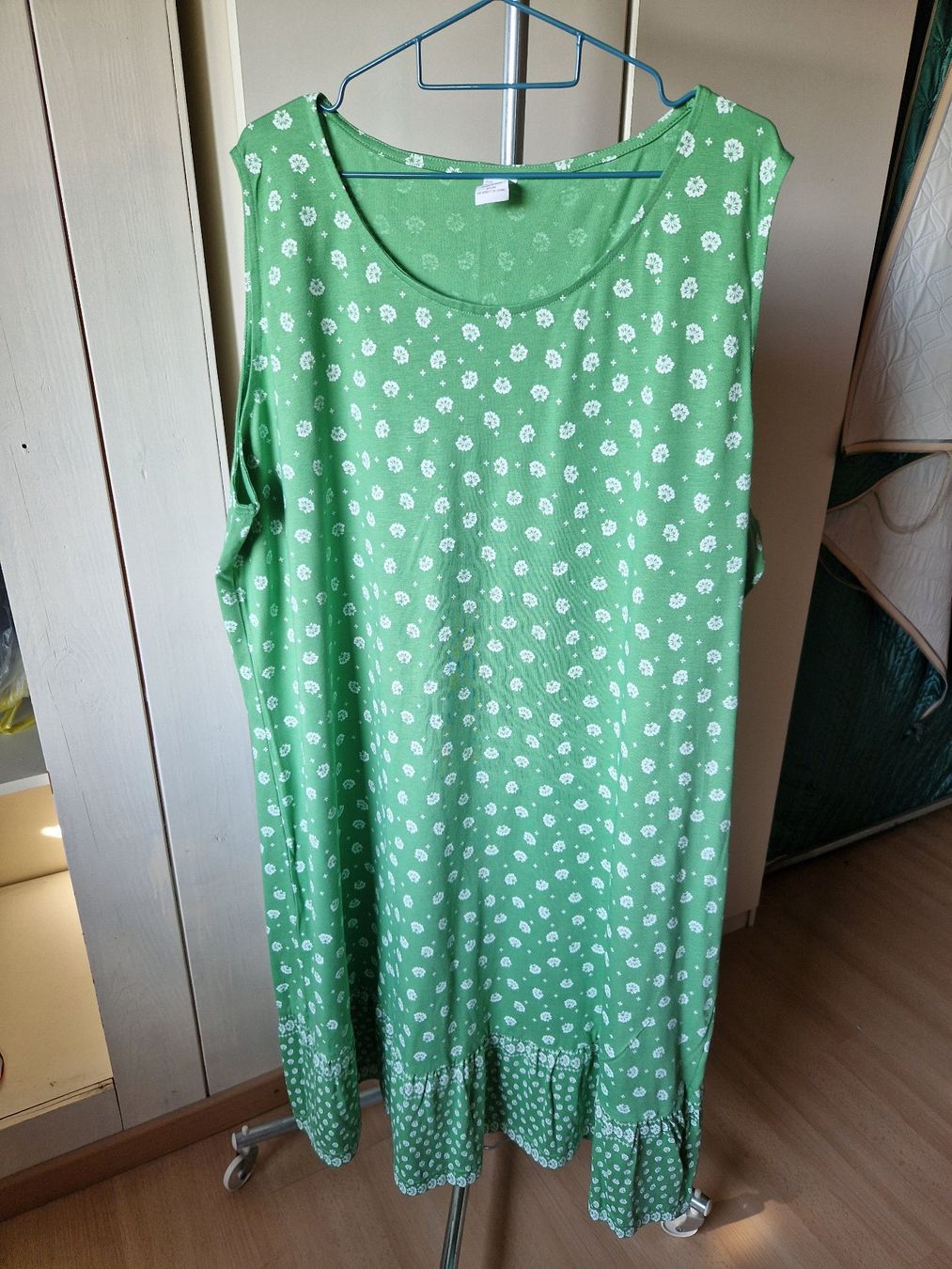 Kleider: Kleid Grün mit Weiss gemustert – Gebraucht aus Niederbipp von Trude04