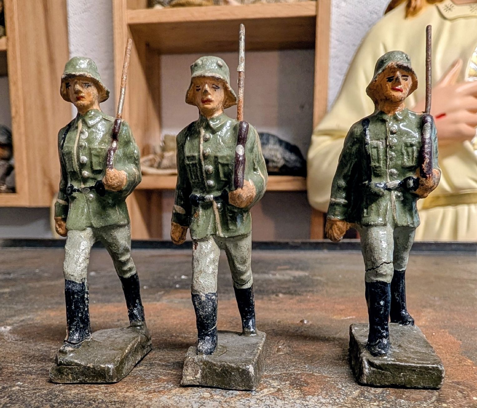 Elastolin Giocattoli: SCHUSSO, 3 pces Soldats WWII – Usato da La Place (Ayent) venduto da s4c4