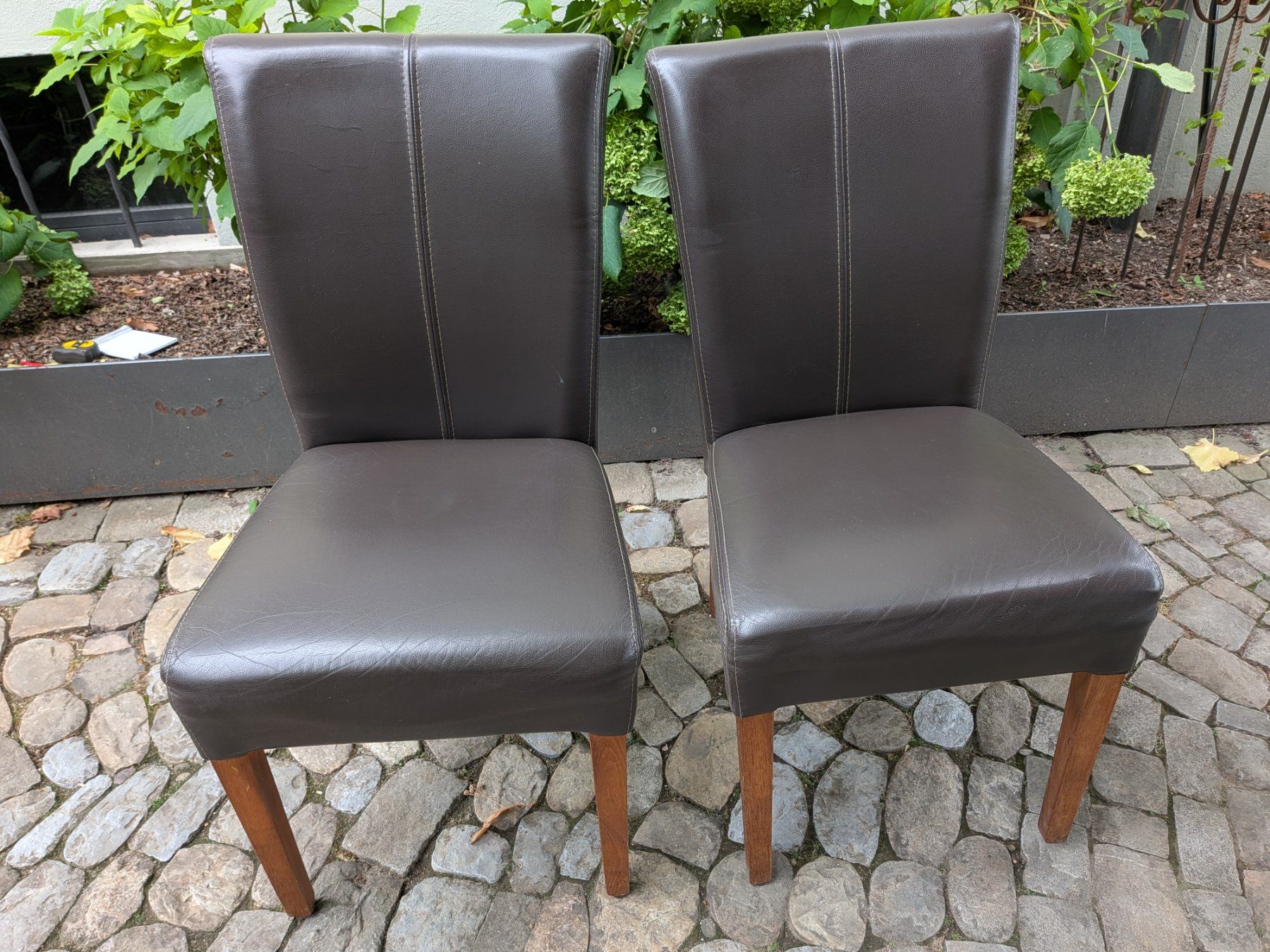 Chaises: 2 Esszimmerstühle Leder – D'occasion à Aefligen par madakape