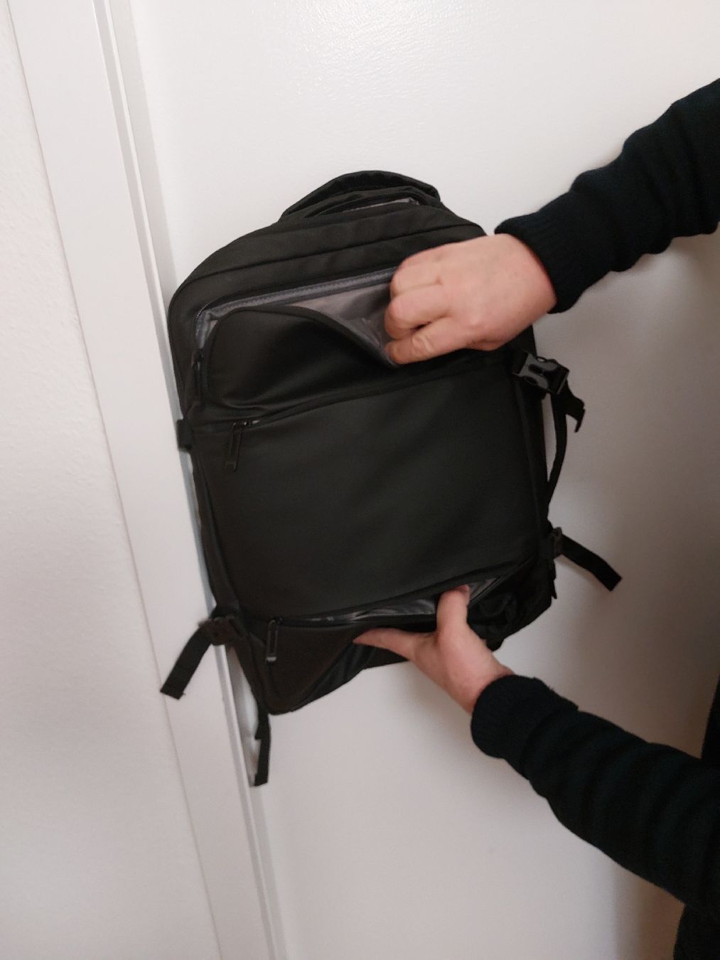 Zaini: Geräumiger Reiserucksack schwarz, viele Fächer – Usato da Bern venduto da titaniumsnow 4