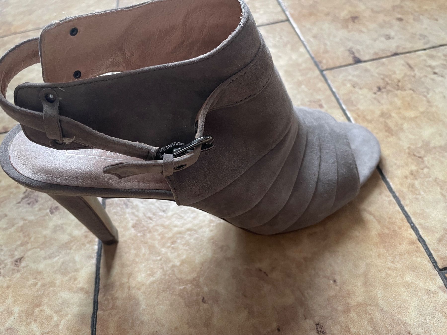 Damenschuhe: Chics chaussures à talons taille 38 gris – Neu (gemäss Beschreibung) aus Courcelon von odi_9mjv 1