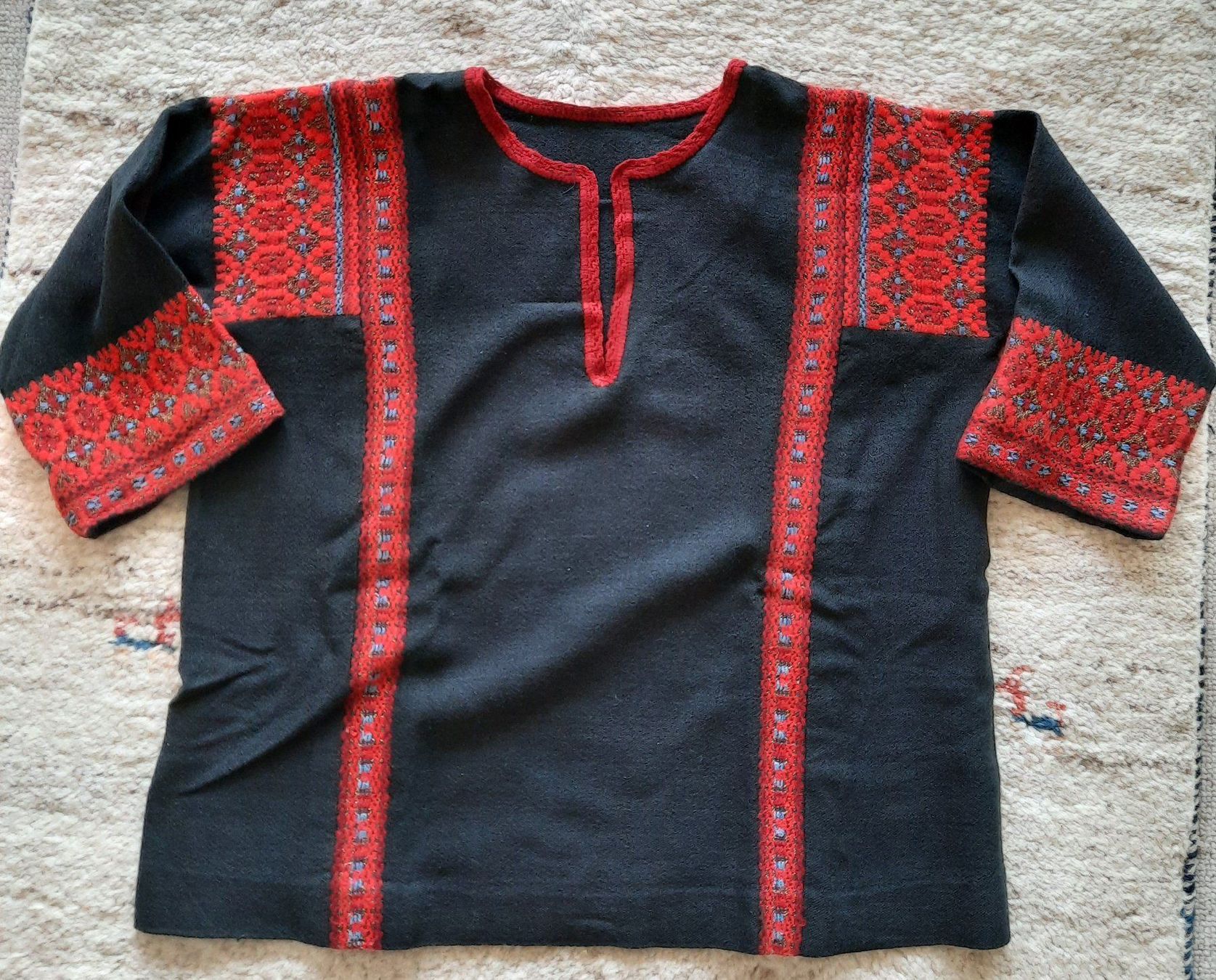T-Shirts: handgesticktes Shirt, antik aus China – Gebraucht aus Herrliberg von AlexandraBopp