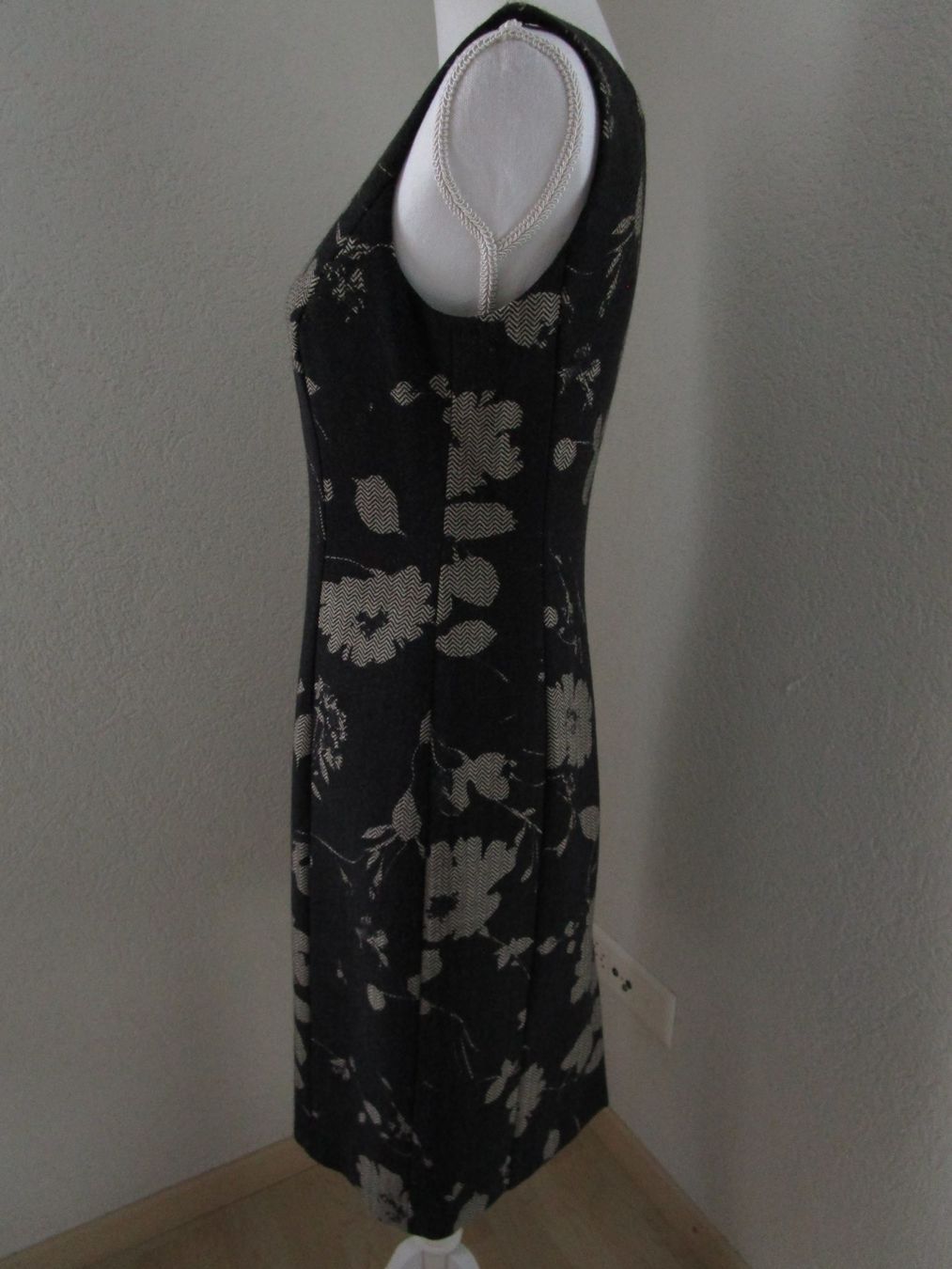 Armani Kleider: Etuikleid Armani ca. Gr. 36 ital. Gr. 42 – Gebraucht aus Volketswil von Globine100 2
