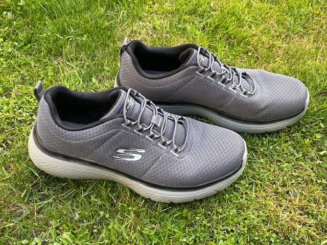 Skechers Chaussures hommes: SKECHERS Lite Weight / Memory Foam – D'occasion à Pfaffhausen par stepober