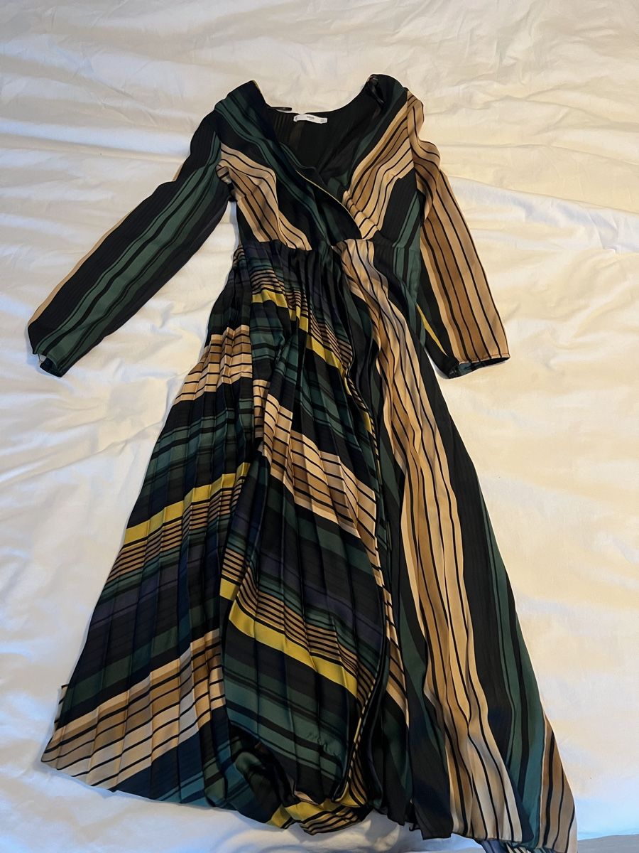 Mango Robes: Kleid – Neuf (Voir description) à Zürich par tyr_5j6q 2