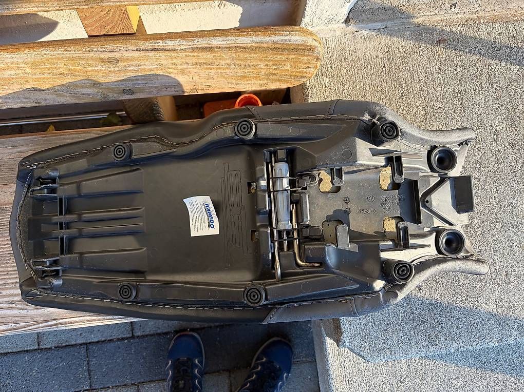 Tutti i ricambio per moto: 2 Sitzbänke F700 GS  – Usato da Horgen venduto da gra_2t2p 1