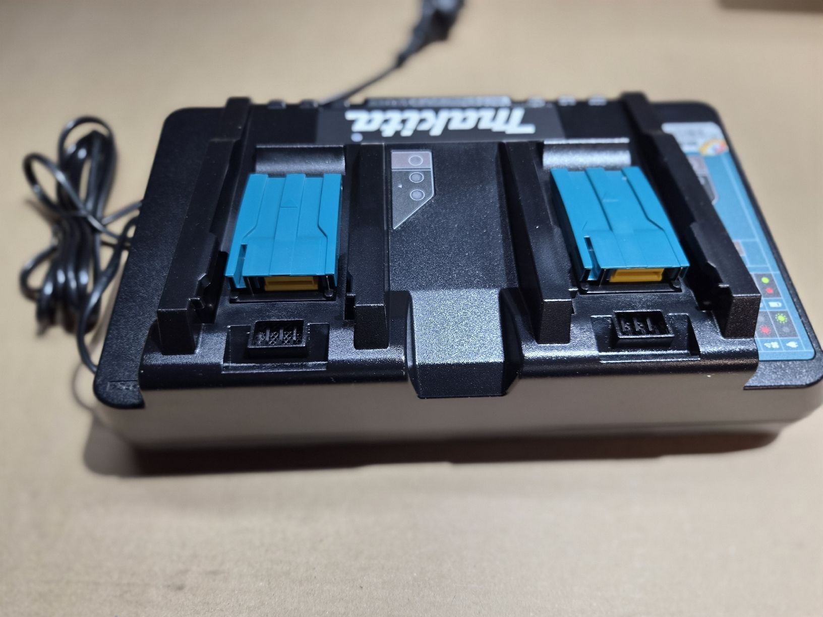 Makita Caricatori & Batterie: Makita DC18RD Ladegerät Doppelladegerät Neu – Nuovo e nell'imballaggio originale da Reutigen venduto da beore 1