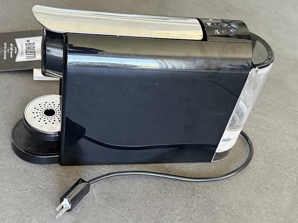 Macchine per caffè & Macchine per espresso: Bialetti Gioia Plus Kapselmaschine Schwarz – Usato da Lyss venduto da Sakeu 1