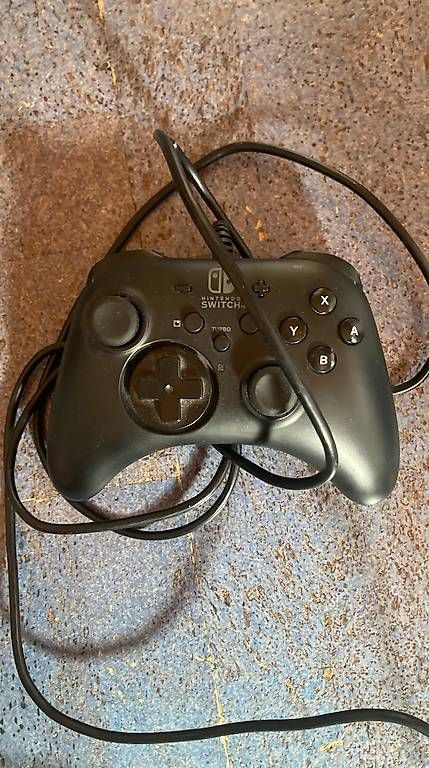 Manettes: HORI Gamepad Switch Pro Controller – D'occasion à Berg TG par Tschensche