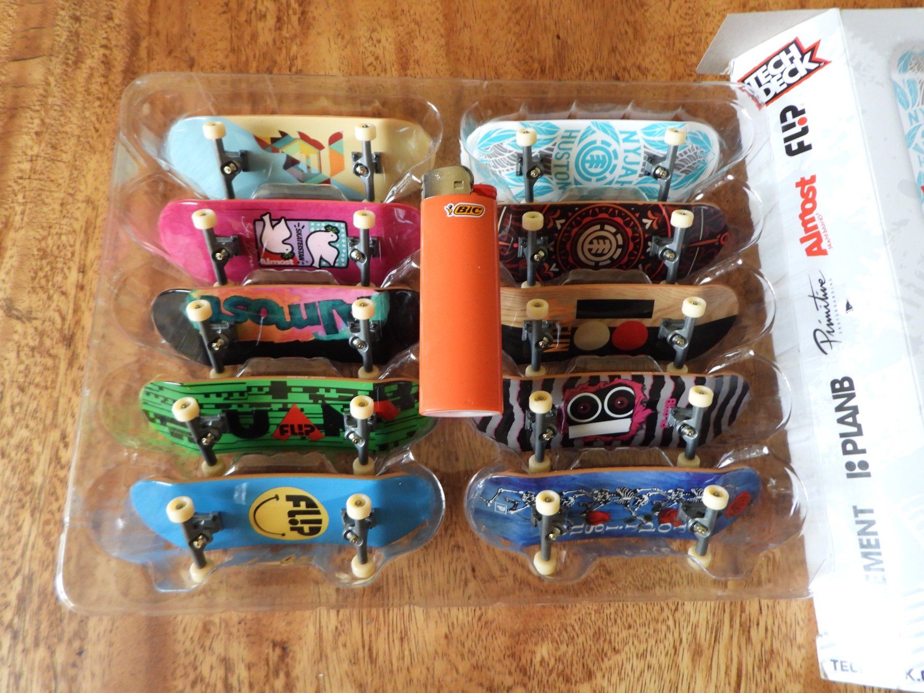 Giocattoli: Tech Deck DLX Pro Pack Finger Skate Set mit 10St. – Nuovo (secondo la descrizione) da Tavannes venduto da jimananas 2