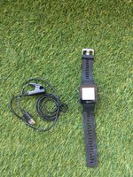 Orologio da corsa Garmin nero con caricabatterie