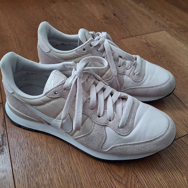 Nike Damenschuhe: Nike internationalist 41 – Gebraucht aus Grossaffoltern von einstein7182