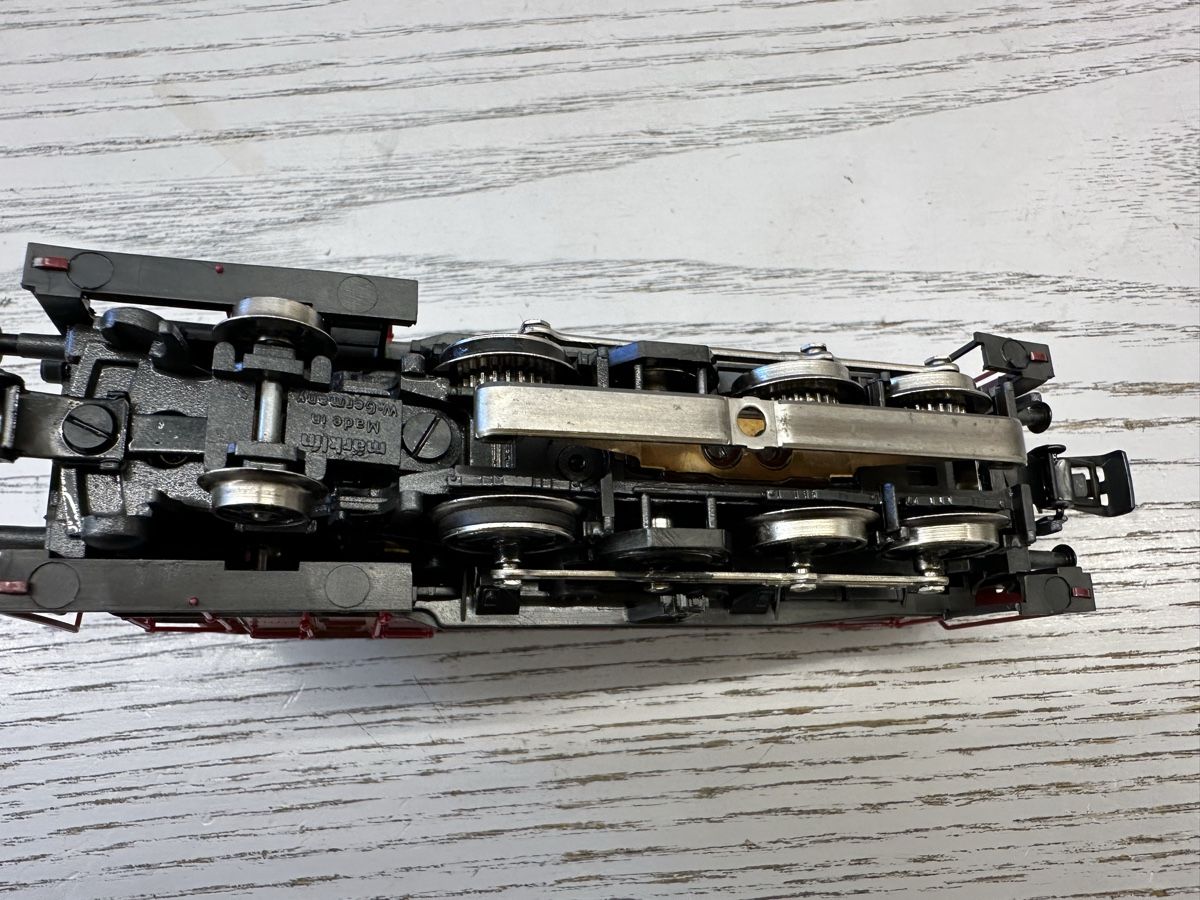 Märklin Modellini di ferrovie: Märklin 3157 DB BR 160 – Usato da Lupsingen venduto da New-Haven 5