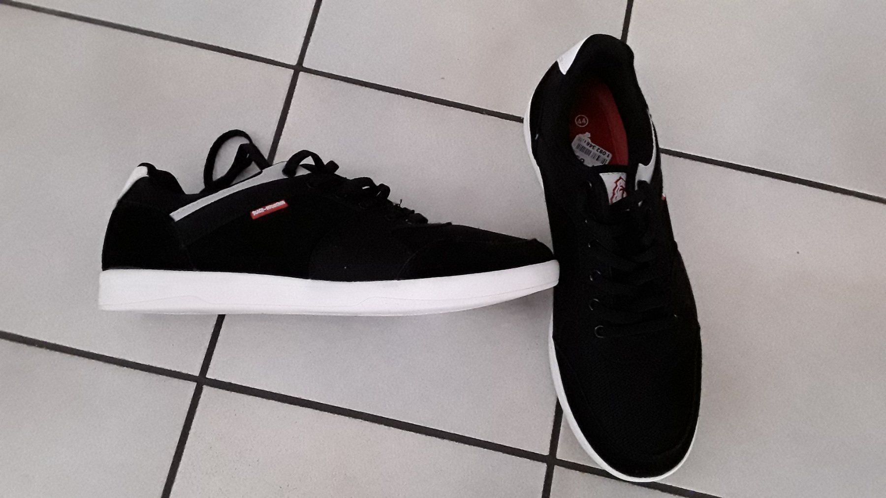 Scarpe da uomo: Neu sneaker gr 45 – Nuovo e nell'imballaggio originale da Dagmersellen venduto da L.Ga. 2