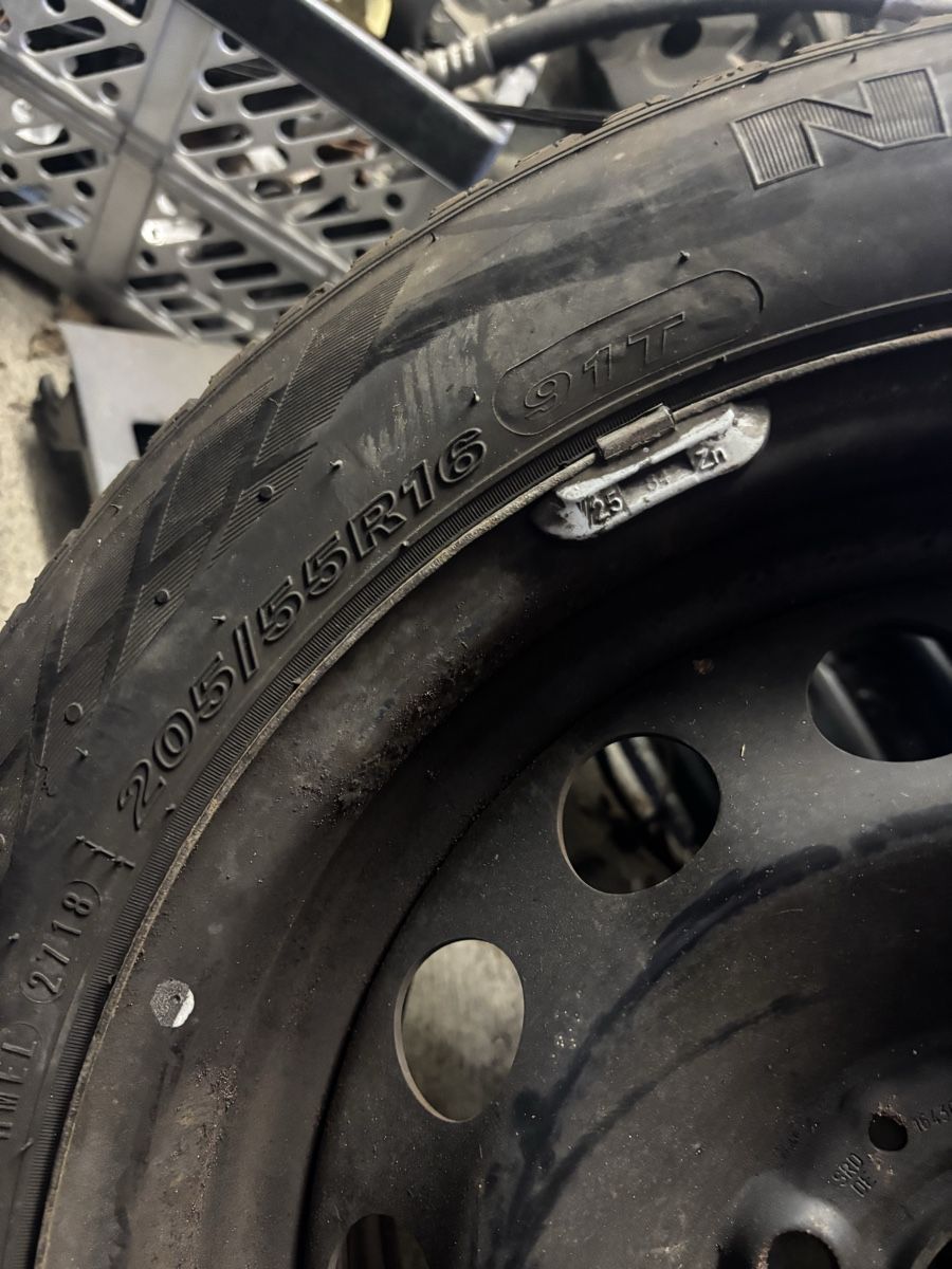 Pneumatici & Ruote complete: 205/55 R16 Komplätträder – Usato da Grosswangen venduto da ASH1995 1