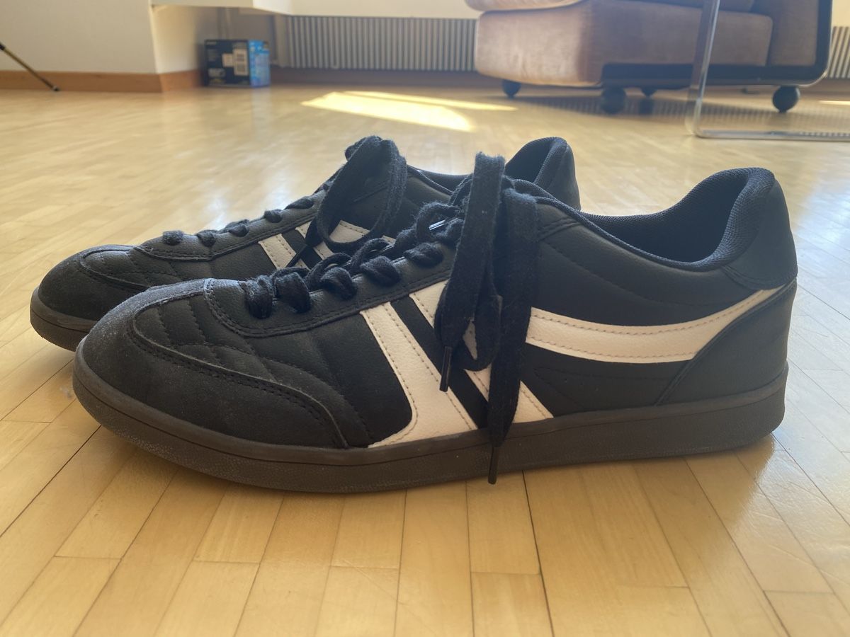 Scarpe da uomo: Schwarze Schuhe Grösse 45 – Usato da Sitterdorf venduto da SecondHandRe 1