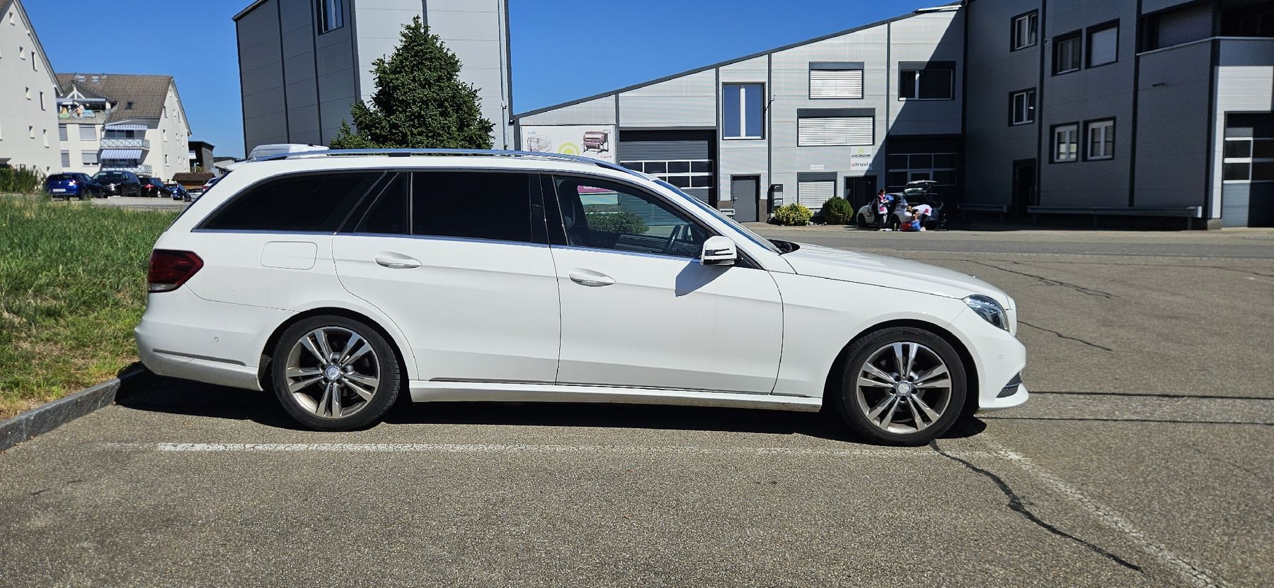Mercedes-Benz Autos: Mercedes E200 CDI – Gebraucht aus Auw von adr_mzs7 3