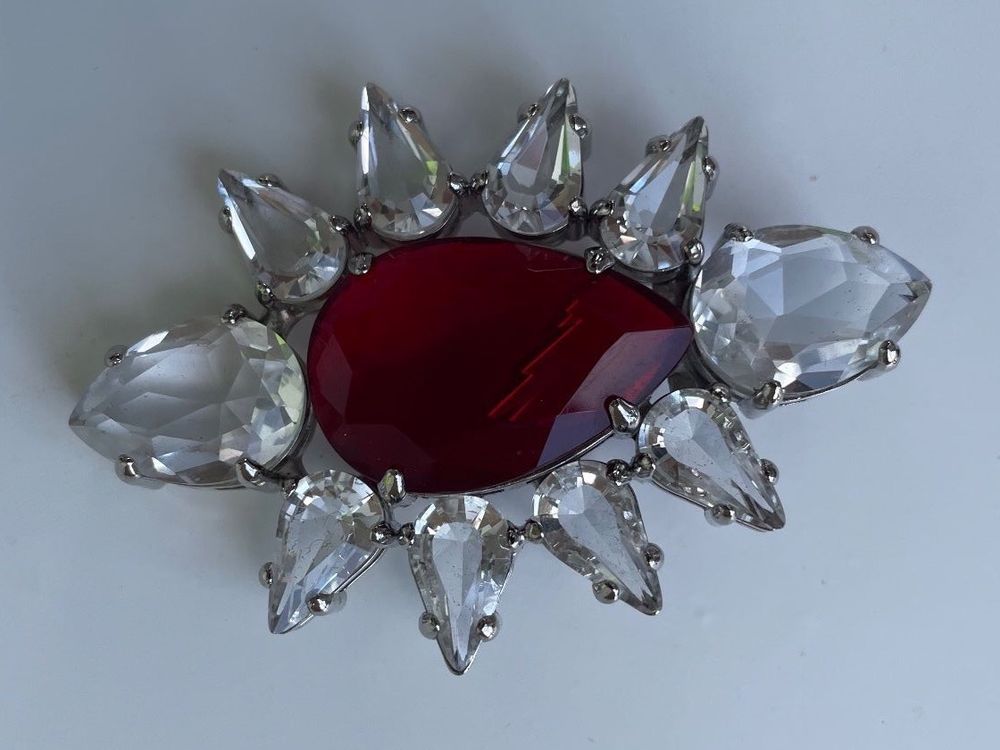 PRADA Brosche Rot | Kaufen auf Ricardo