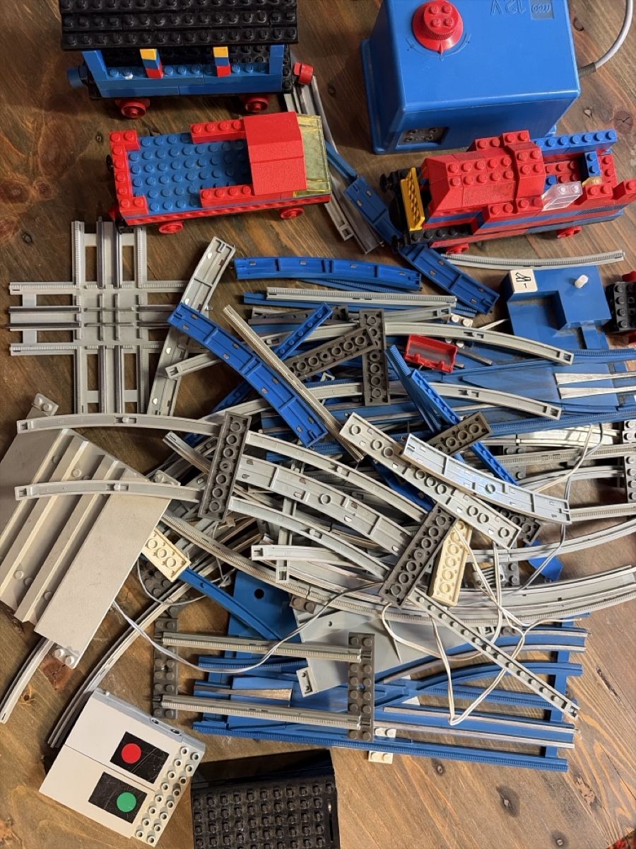 Lego Kit di costruzioni: LEGO Zug Set Schienen und Transformator Konvolut – Usato da Wängi venduto da Tesimo 1