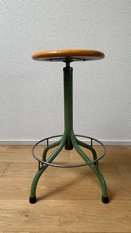 Sgabelli: Atelierhocker, Werkstatthocker, Industriehocker, Hocker – Usato da Aarburg venduto da Sazhe 1