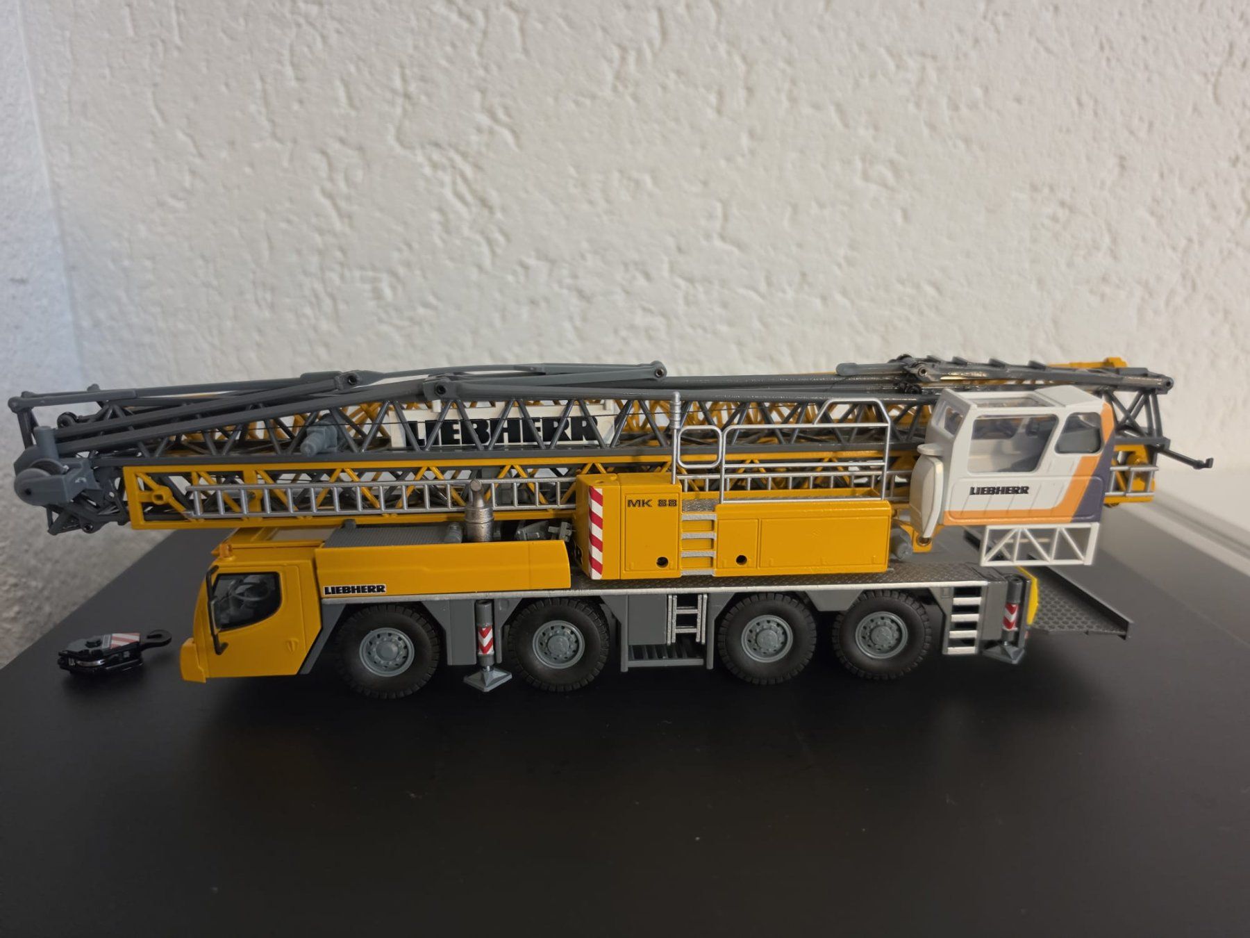 Liebherr Kit di modellismo & Modellini statici: Liebherr MK 88 1:50 – Usato da St. Ursen venduto da Sparafuchide