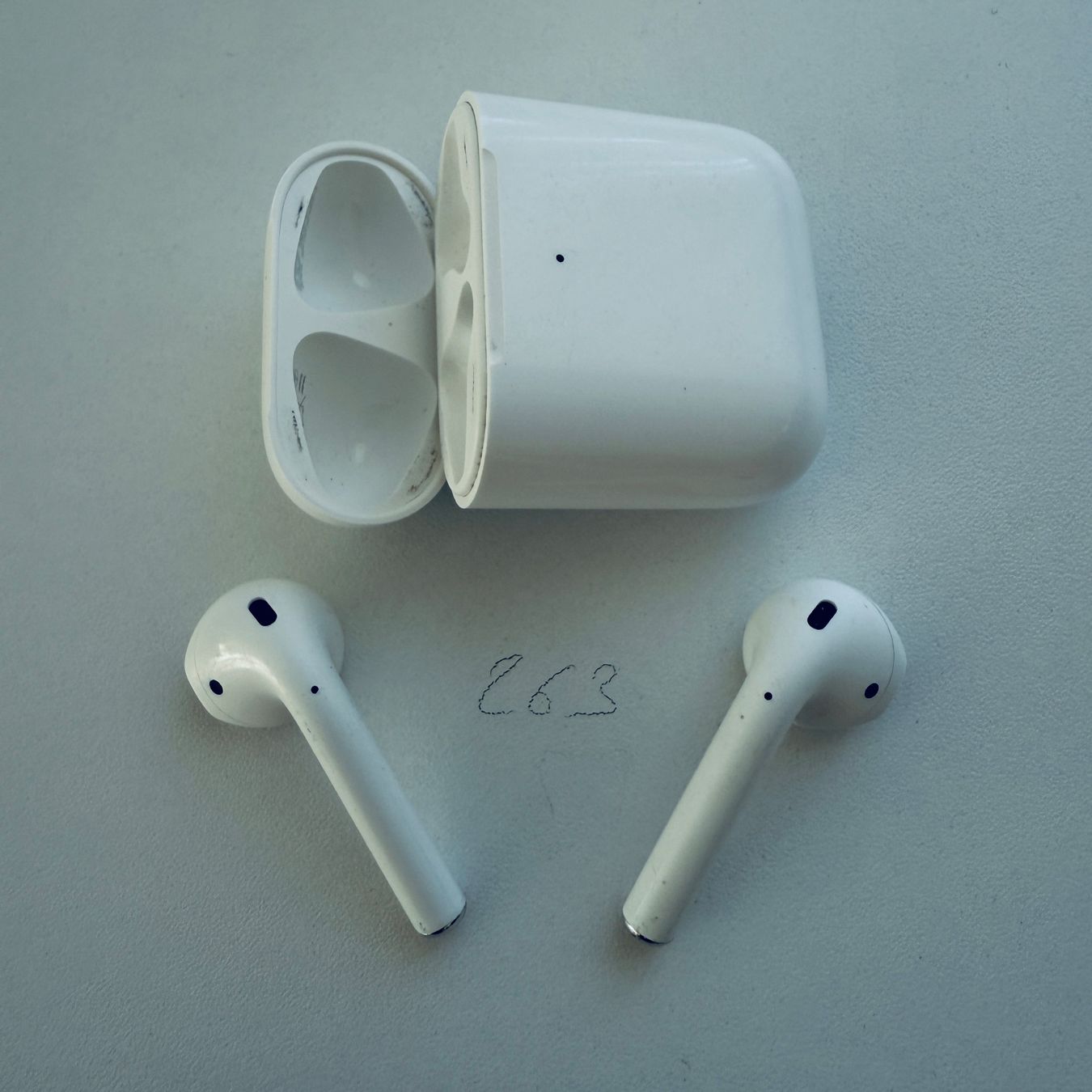 Apple Cuffie: Original Apple AirPods 2 Gen. Kopfhörer mit QI Wireless Case – Usato da Basel venduto da MY.AIRPODS.SHOP 1