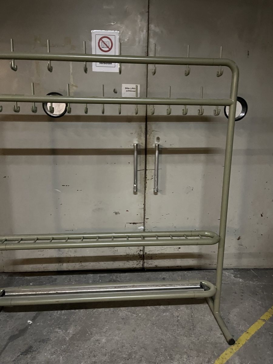 Guardaroba: Garderobe Kleiderständer Industrial – Usato da Münchenstein venduto da Sozial_Labor_Brocki 2