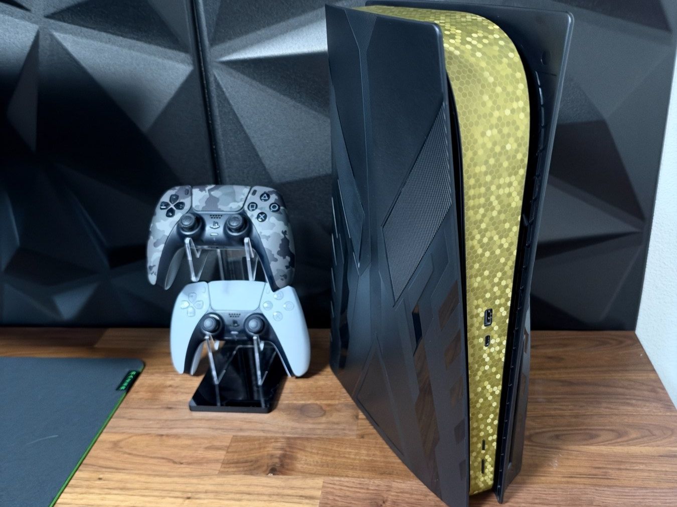 Sony Konsolen: Playstation 5 Disk Edition Schwarz Gold + 2 Controller – Gebraucht aus Haag (Rheintal) von dan_mstvc 2