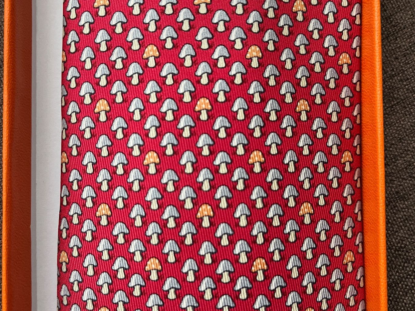 Hermès Cravates: NEU Hermès Paris Krawatte Rot 100% Seide – Neuf (Voir description) à Beromünster par flicts 1