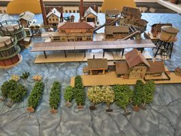 Diorama buildings railway station trees set - good condition