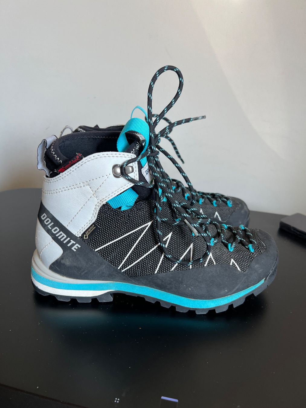 Dolomite Scarpe da donna: Dolomite Wanderschuhe Gr. 36 2/3 – Usato da Jona venduto da Sariksa 2