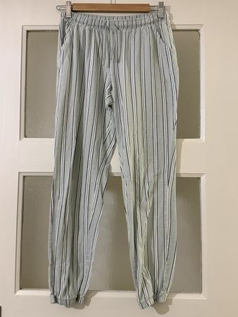 Gestreifte Hose, leicht und luftig, Grösse 36/38