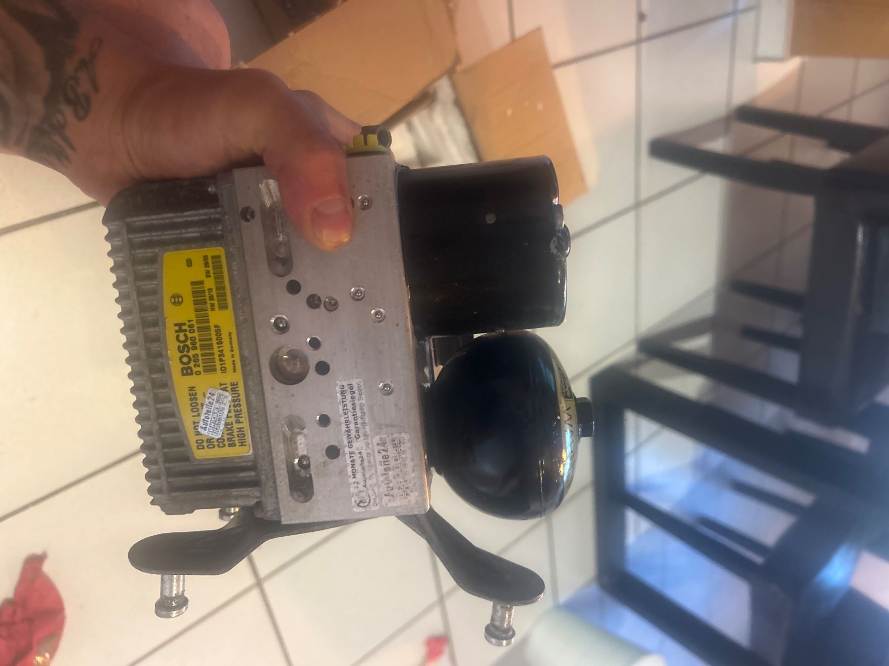 Mercedes-Benz Tutti pezzi di ricambio auto: ABS Block Mercedes W211 E-Klasse 0044662000 – Usato da Fischenthal venduto da Victoria_fischenthal 2