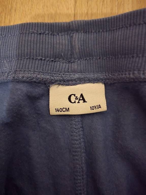 Pantaloni: Training bleu C&A  140 cm (10 ans) – Usato da Chermignon-Bas venduto da zuf_2tdm 1