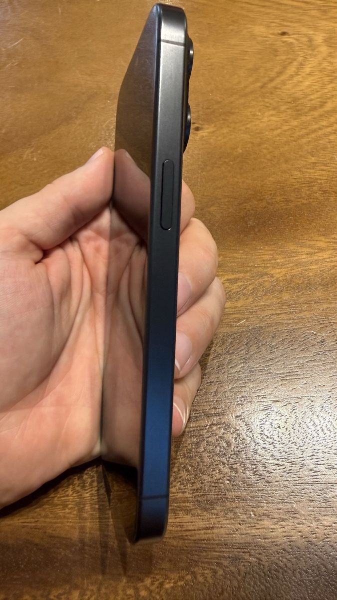 Apple Telefoni cellulari / Smartphones: iPhone 15 Pro, Black Titanium, 128GB – Usato da Lachen SZ venduto da Thagismo999 8