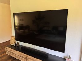 Samsung 85 Zoll UHD 4K Smart TV inkl. Wandhalterung