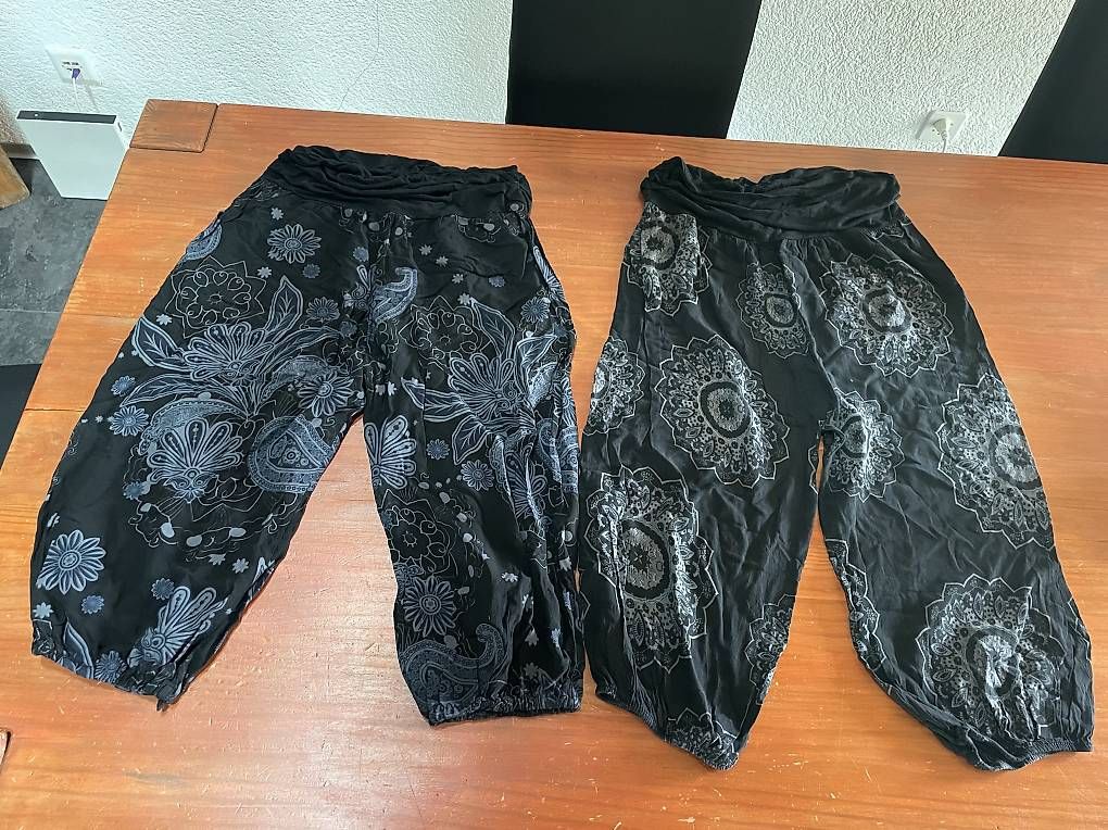 Pantaloni: 2 kurze Haremshosen, Grösse S – Usato da Rüschegg Heubach venduto da sharky81