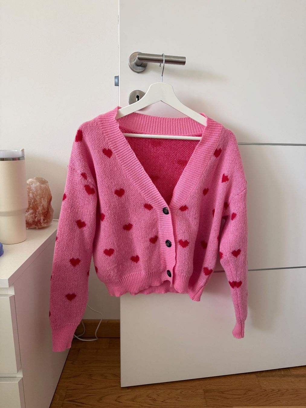 Maglioni & Felpe: Cardigan rosa con cuori rossi – Usato da Claro venduto da nic_n9nn