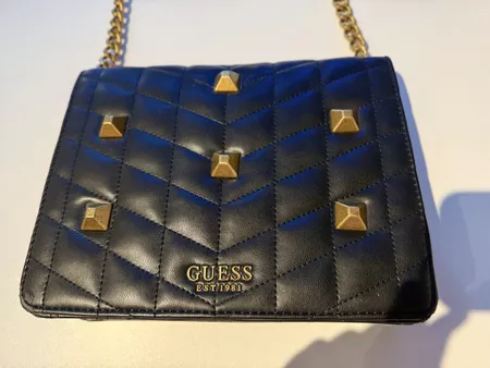 Guess Handtasche in Schwarz